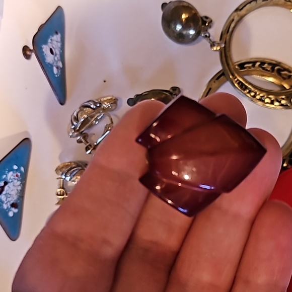 LOT of vintage screw back and clip on earrings - Picture 5 of 8